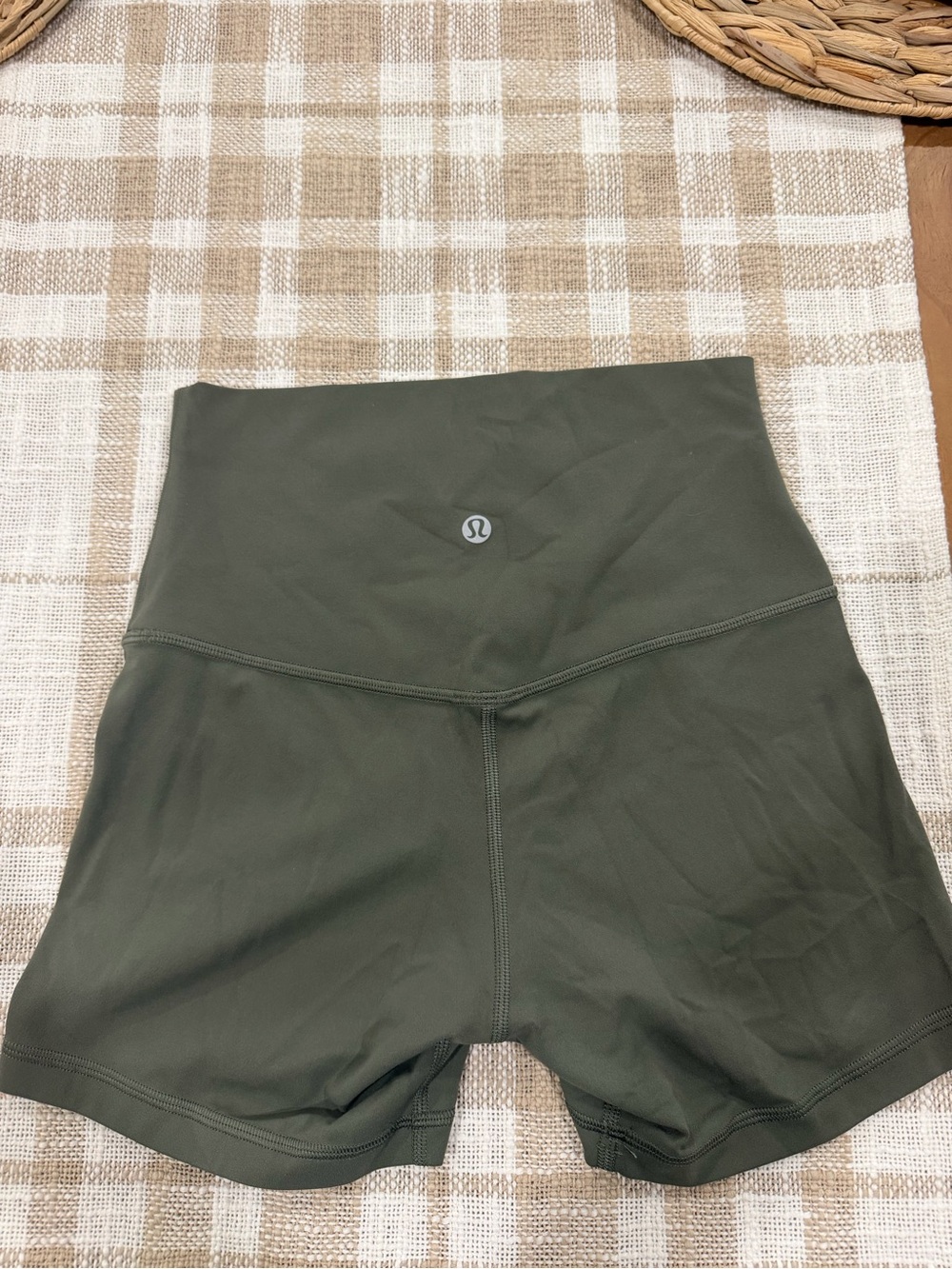 lululemon athletica High-Rise align shorts. Size 4 2.5 in